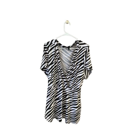 Torrid Womens Size 4 Black White Plunging Neck Line Tunic Top Shirt Zebra Print - Picture 1 of 4